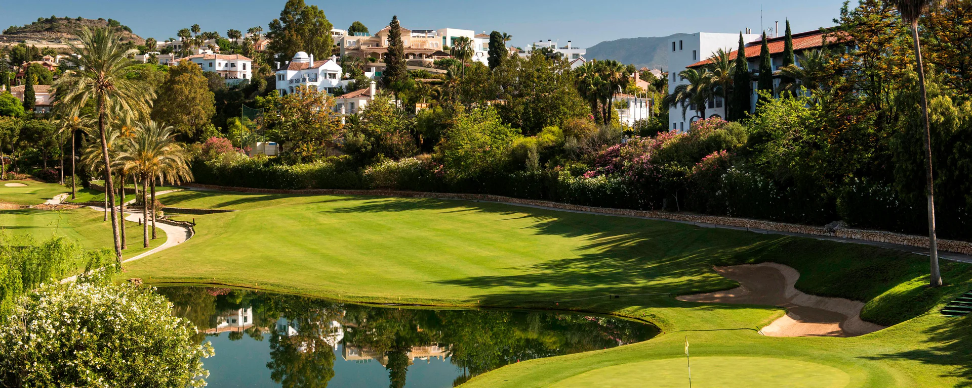 Golf course fairway in La Quinta, Benahavís — why buy property in Marbella for golf lovers